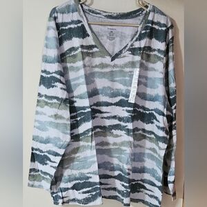 2X Woman's Lightweight Long Sleeve Sonoma Green -White Abstract Top